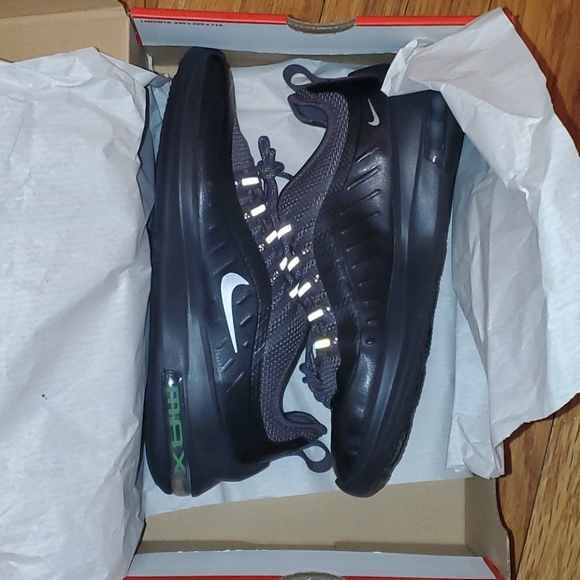 Nike Air Max Axis Premium Sneakers - Picture 9 of 9